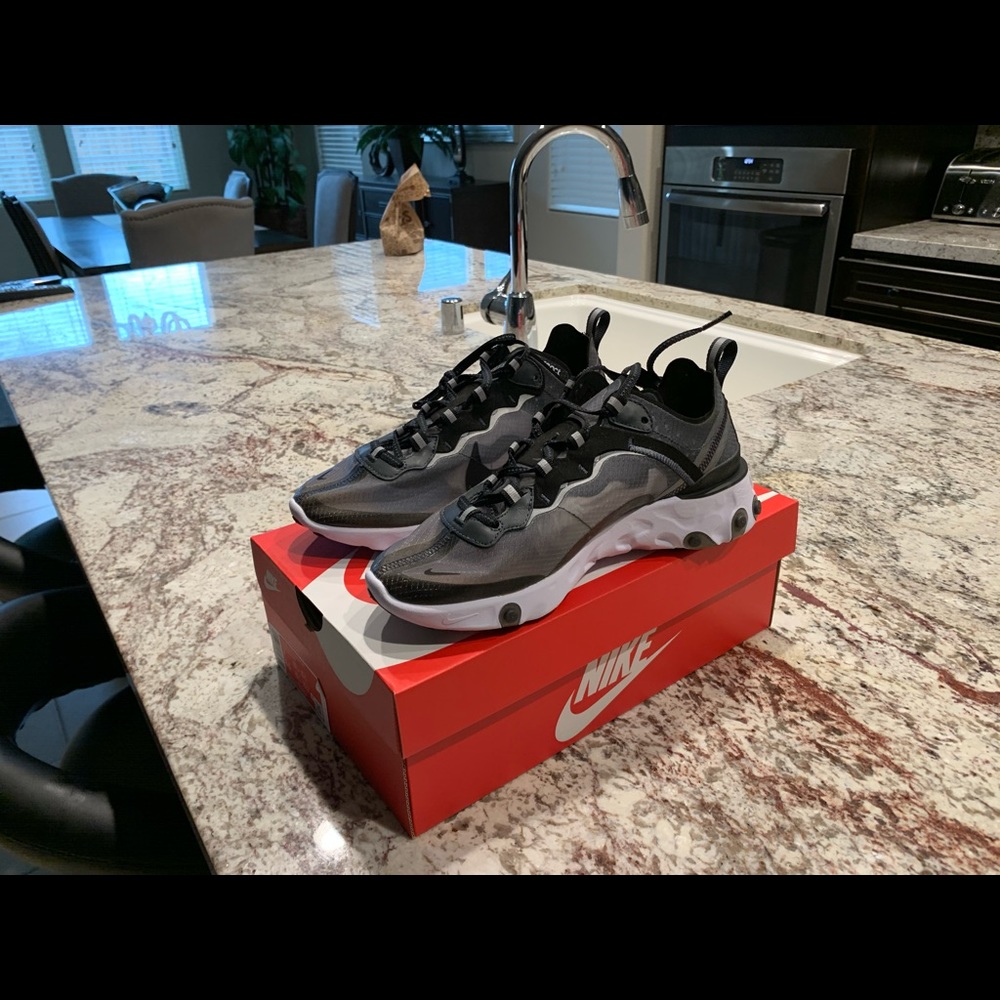 Nike react element 87 black size 7